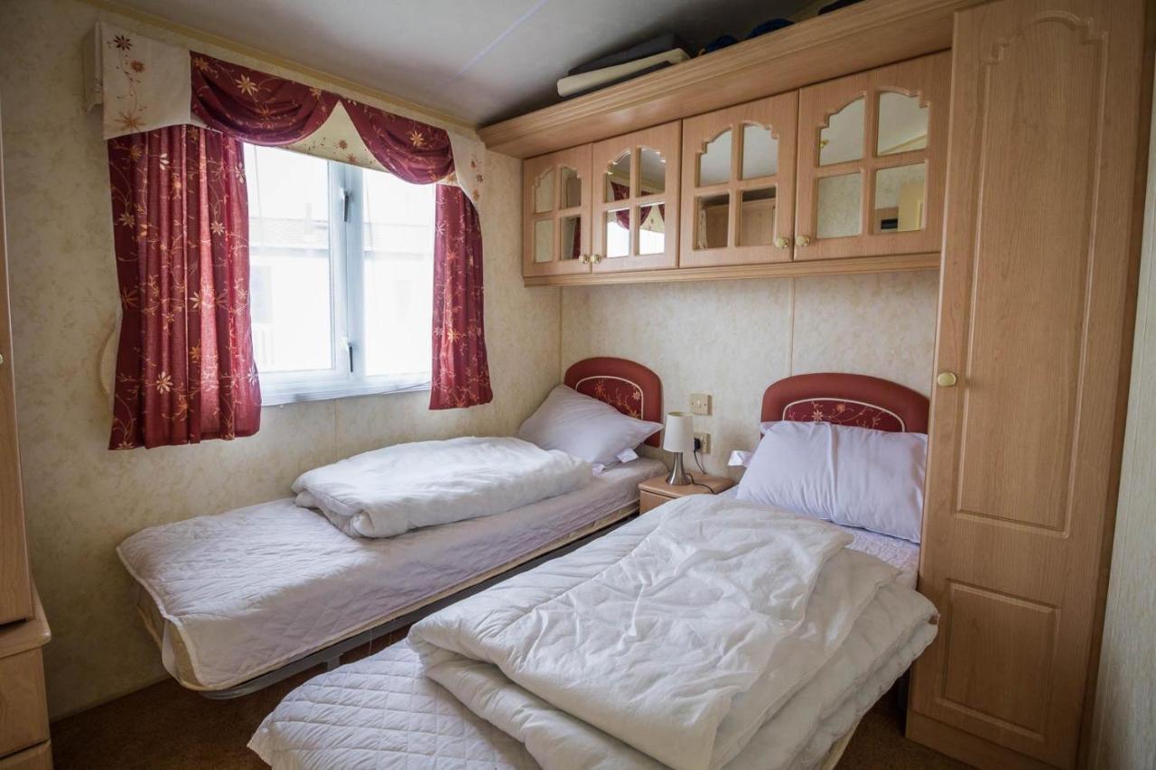 Brilliant Caravan For Hire At Manor Park In Hunstanton Norfolk Ref 23176K Hotel ภายนอก รูปภาพ